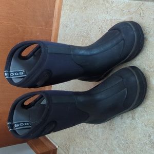 Black size 12 kids BOGS winter boots